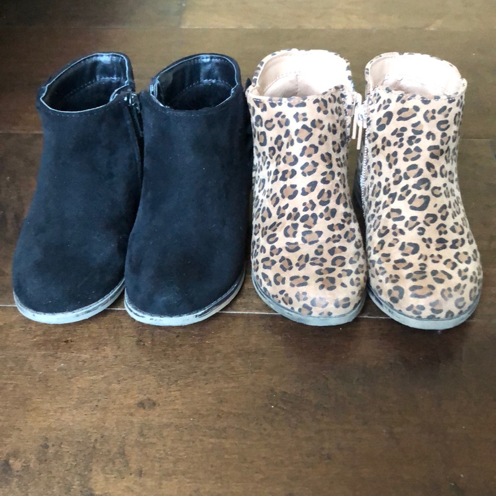 2 pairs cat and jack booties size 8